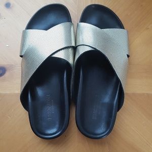 •SOLD•Emozioni Women's Leather Platinum Slides